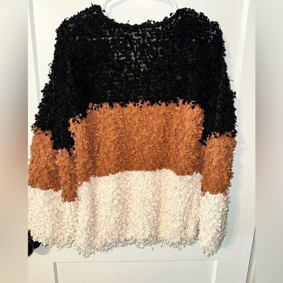 BOUTIQUE WOMENS SWEATER NEW - Picture 5 of 5